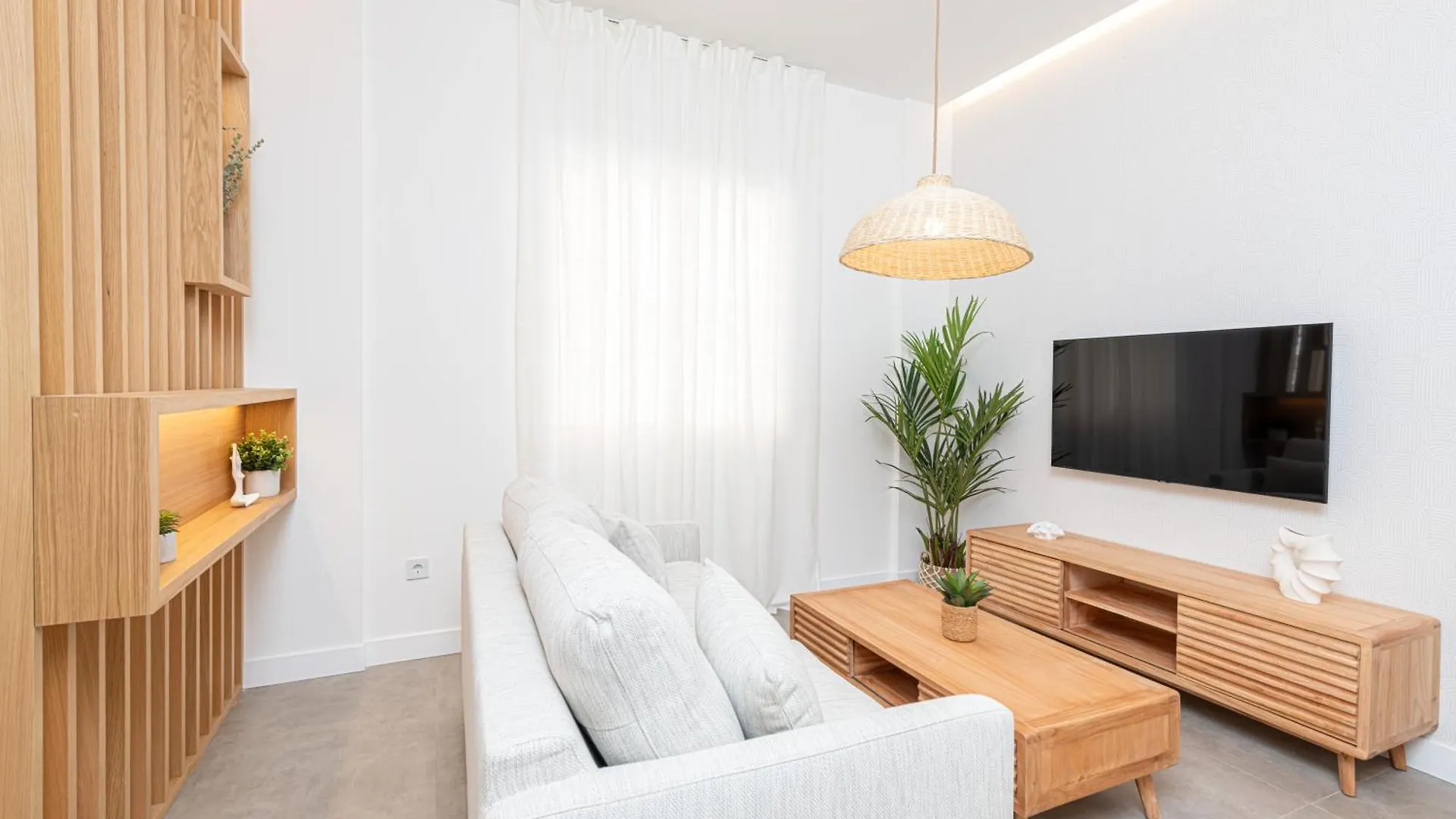 Wintowinrentals Goleta Suites 0B Malaga Spain