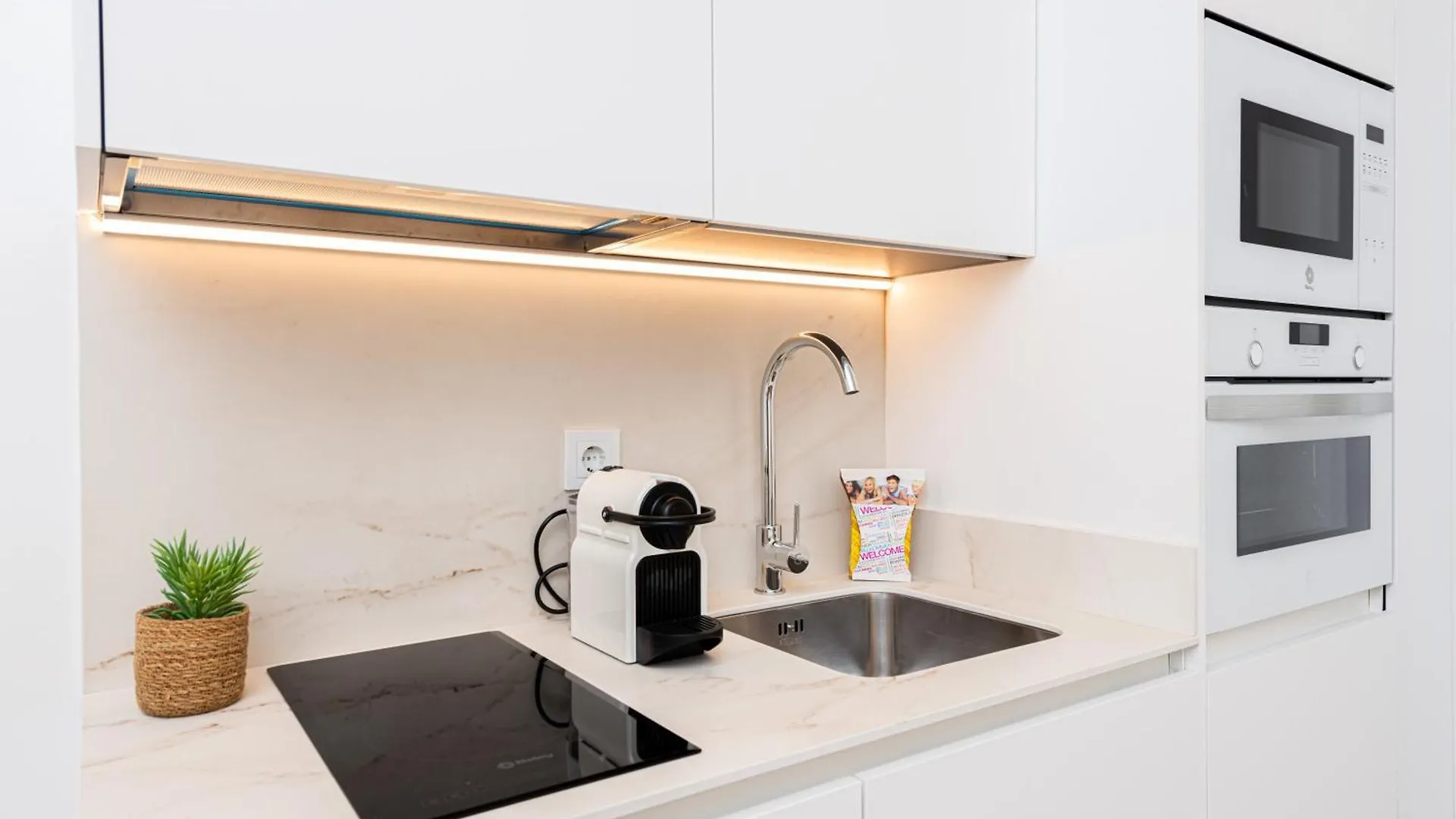 Wintowinrentals Goleta Suites 0B Malaga Apartment