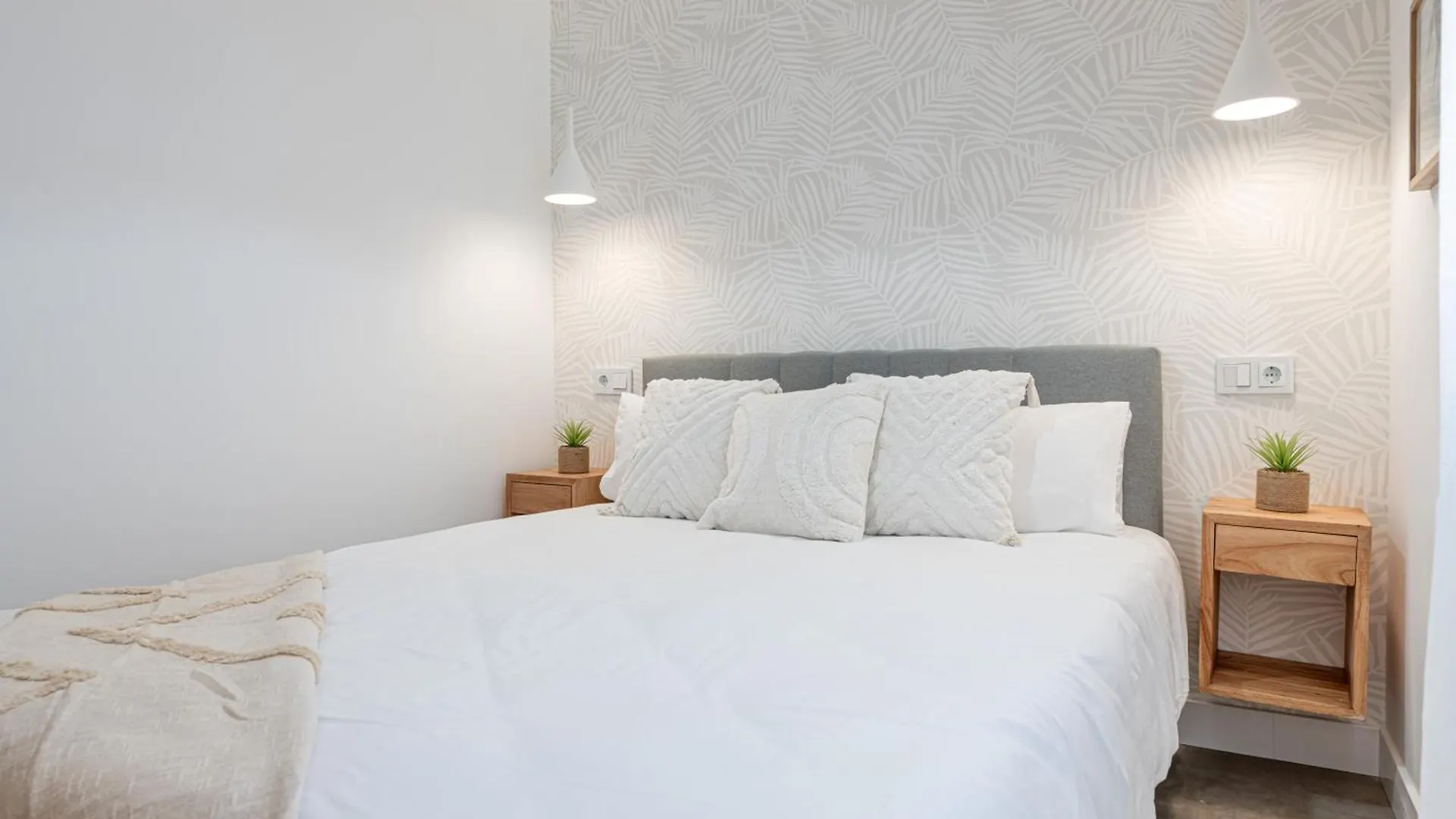 Wintowinrentals Goleta Suites 0B Malaga Apartment